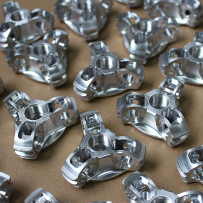 6061 часть CNC сплава алюминиевая подвергая механической обработке Sandblasting анодируя серебряный поверхностный финиш