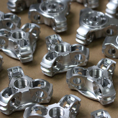 Материал CNC высокой точности подвергая механической обработке и поворачивая частей алюминия 6061