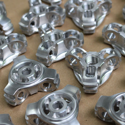 Части CNC высокой точности алюминиевые подвергая механической обработке Sandblasting анодируя поверхностный финиш
