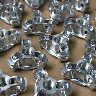 Подгонянные части CNC алюминиевые с процессом точности подвергая механической обработке и поворачивая
